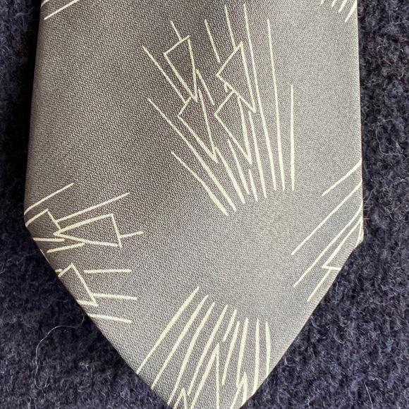 Giorgio Armani Silk Tie - Picture 5 of 7